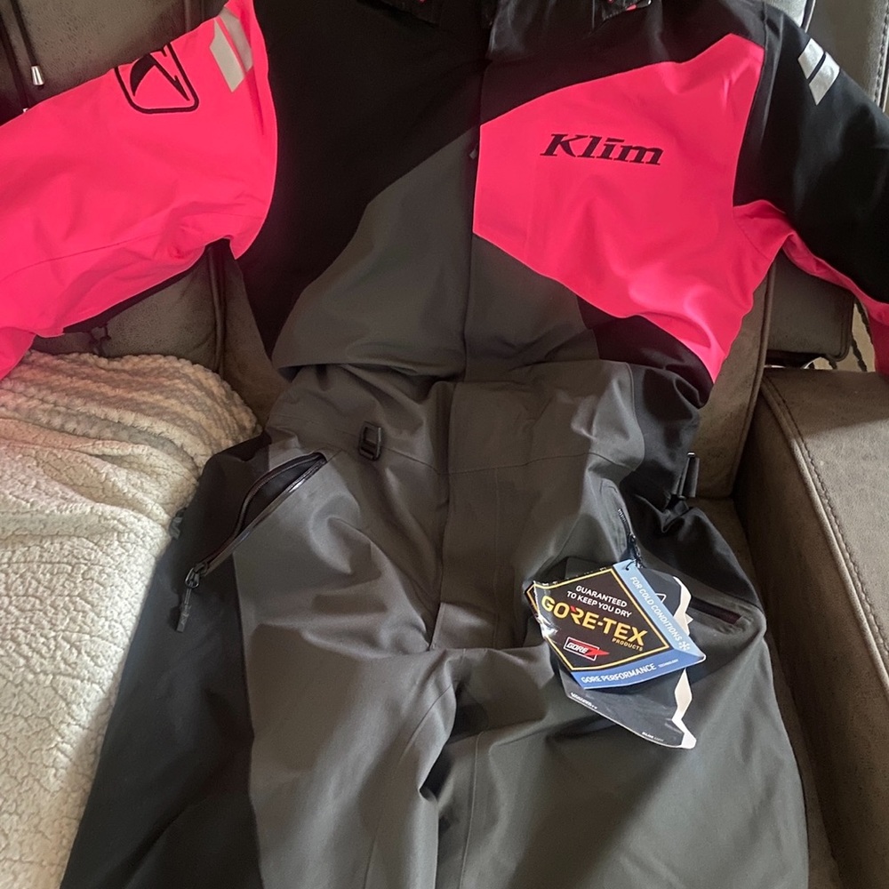 Monosuit women brand new size large paid 939$ plus taxes